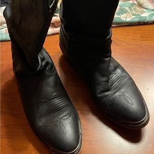 Black leather men’s boots. Size 9 EE